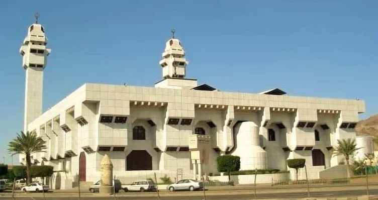 Masjid Ayesha - Taneem Mosque